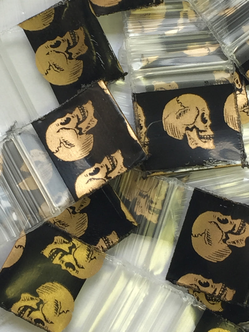 Size 1212 Original Apple Bags by The Baggie Store, gold skull design, 1/2 inch by 1/2 inch dimensions, decorative packaging bags