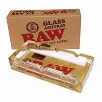RAW Classic Pack glass ashtray with a clear, sturdy design and RAW branding, ideal for holding ashes and cigarettes.