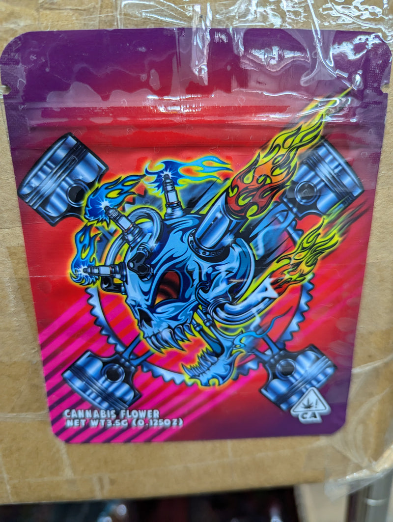 Smell-proof Skull Gears storage bags by The Baggie Store, 50-pack, with black skull design on durable, resealable storage bags.