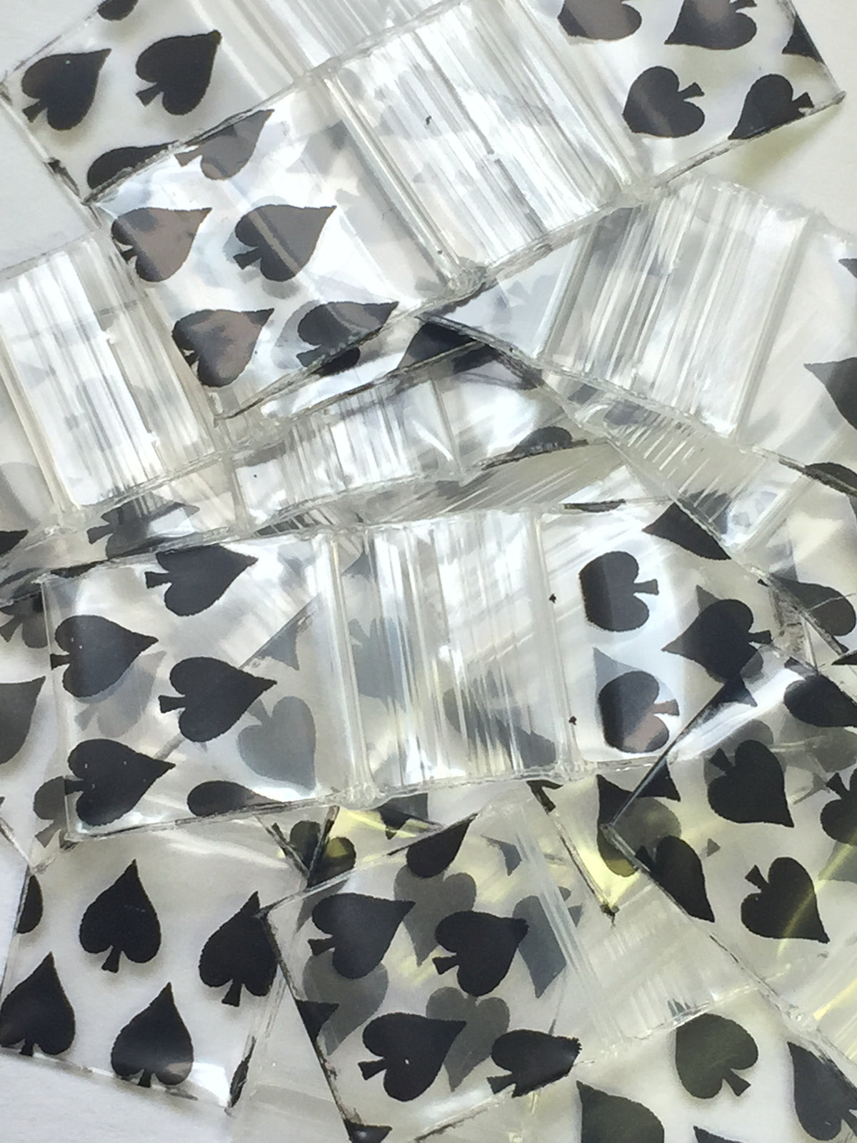 Resealable 1212 Original Apple Bags with spade design, measuring 1/2 inch by 1/2 inch, ideal for storing small items.