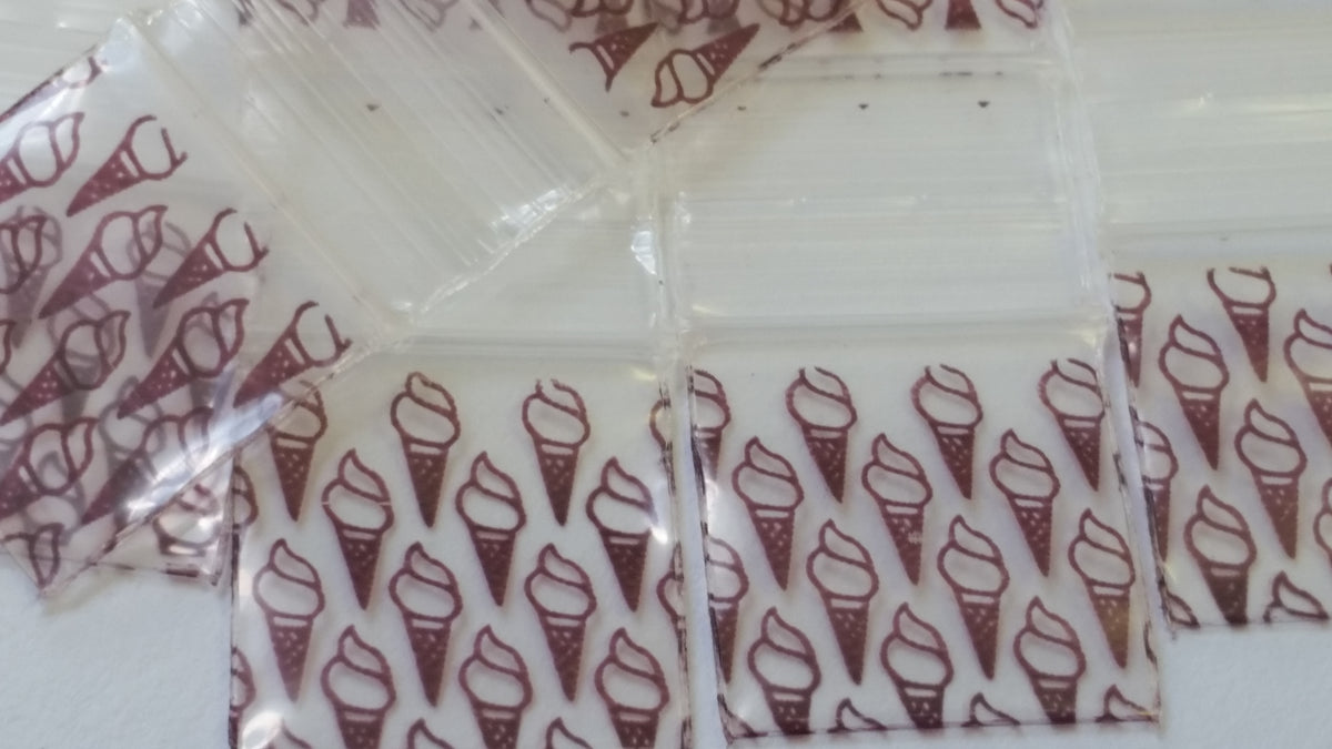 Resealable Original Apple Bags ice cream flavor, 3/4 inch by 3/4 inch, designed for storing small food items.
