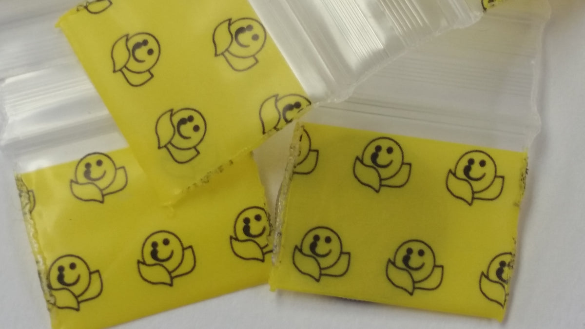 Happy face illustration on a 5858 Original Apple Bags 5/8" x 5/8" paper bag, featuring a cheerful, smiling face design.