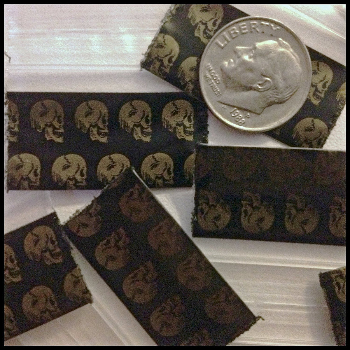 Original Apple Bags resealable gold skull-themed bags, 1.25" x 3/4" size, ideal for packaging small items.