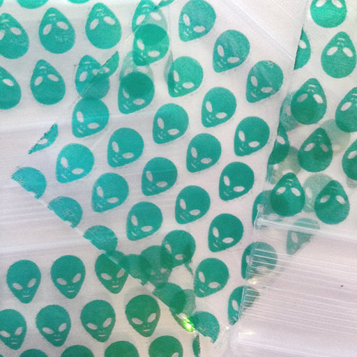 1515 Original Mini Ziplock 2.5mil Plastic Bags 1.5" x 1" Reclosable Baggies (Green Alien) - The Baggie Store