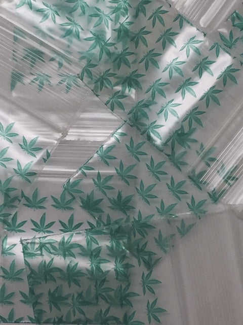 Resealable Original Apple Bags with leaf design, 1.5 x 1.75 inches, perfect for packaging small items or snacks.